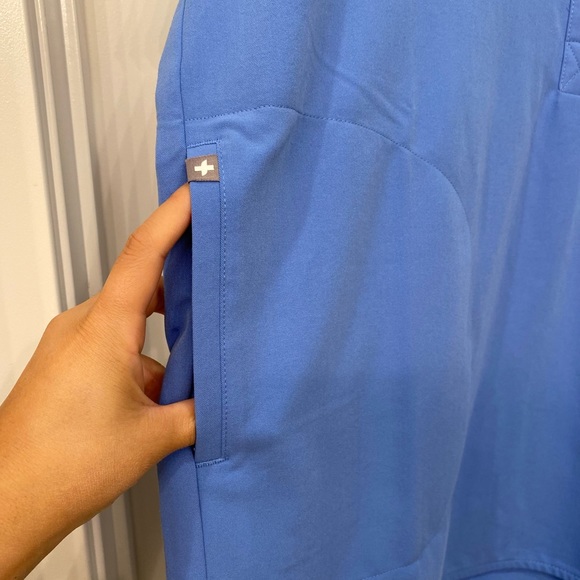 Figs Scrubs Pants and Top - Picture 8 of 8